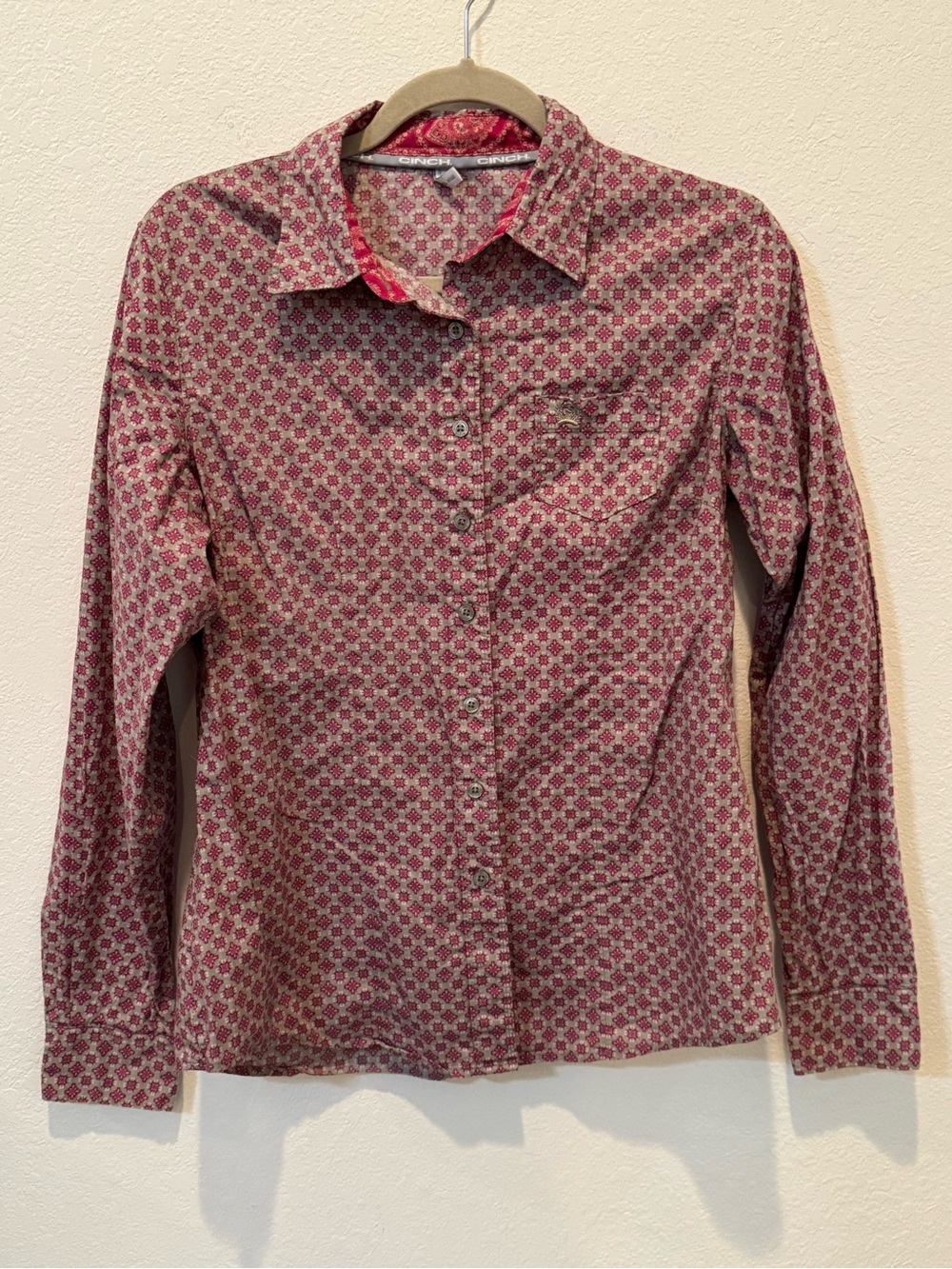 Cinch Women’s Pink Geometric Print Button-Down Shirt